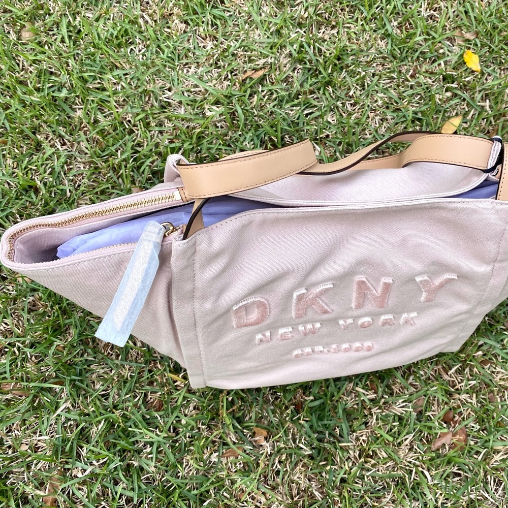 New DKNY Courtney EW East West Canvas Tote (Store Return) - Picture 3 of 15